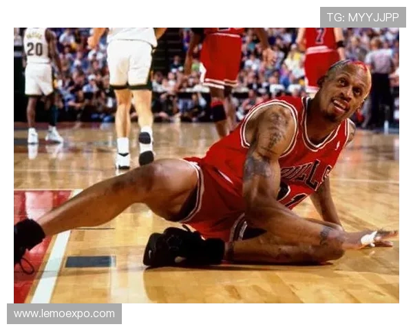 大本钟华莱士与罗德曼的篮球对决谁能笑到最后