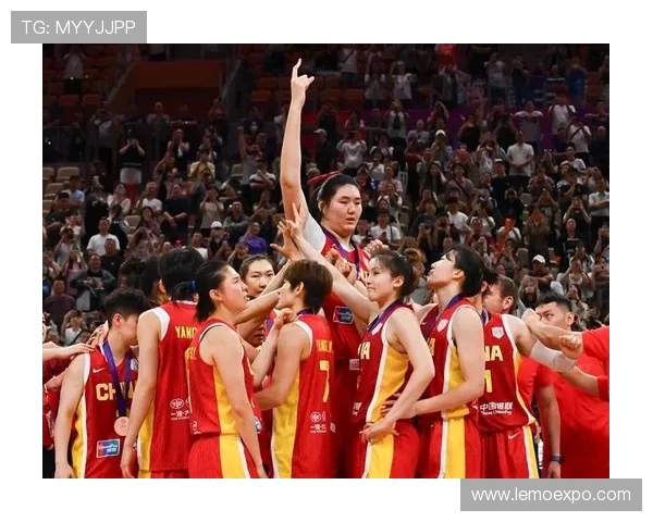 女篮对决朝鲜哇哈体育激烈碰撞展现篮球魅力与团队精神