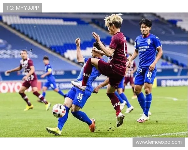 鹿岛鹿角主场迎战横滨水手争夺联赛关键三分的激烈对决